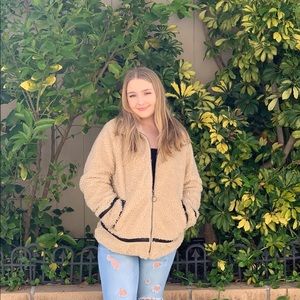 Meet your Posher, Chloe